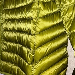 ユニクロウルトラライトダウン　キミドリ　XLの画像