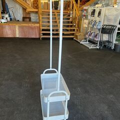 ハンガーラック　カゴ＆キャスター付きの画像