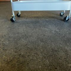 ハンガーラック　カゴ＆キャスター付きの画像