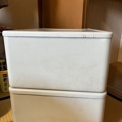 押入れ収納　プラスチック引き出し2つの画像