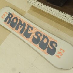 札幌市 清田区 ROME SDS ロームエスディーエス スノーボード板 MINI SHRED120 ブラック×オレンジ系の画像