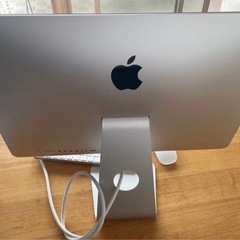 【取引中】Apple iMac 2019　21.5インチ 16GB 1TB core i3の画像