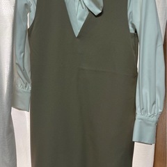 【断捨離中】GU/マーメイドジャンパードレス/ビッグボウタイブラウス/Sサイズの画像