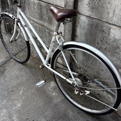 【タイヤ前後とブレーキパッド新品！】自転車　　白　27インチ　の画像