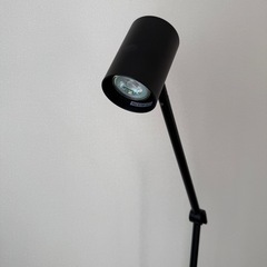 IKEA ニーモーネ フロアランプ　読書 ランプ間接照明　ブラックの画像