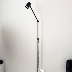 IKEA ニーモーネ フロアランプ　読書 ランプ間接照明　ブラックの画像