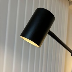IKEA ニーモーネ フロアランプ　読書 ランプ間接照明　ブラックの画像