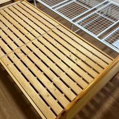 ベッドフレームの画像