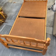 組み立て式シングルベッドの画像