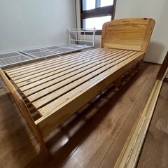 ベッドフレームの画像