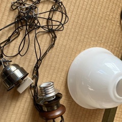 白ガラス天井灯　ペンダントライトの画像