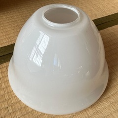 白ガラス天井灯　ペンダントライトの画像