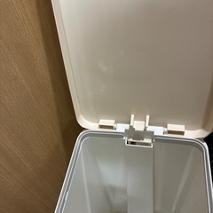 ゴミ箱の画像