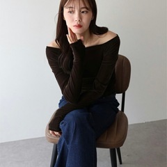 【タグあり新品未使用】BLUE EASTベロアシアーオフショルダー長袖ブラウンMの画像