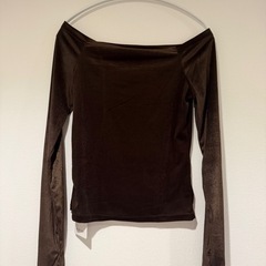 【タグあり新品未使用】BLUE EASTベロアシアーオフショルダー長袖ブラウンMの画像
