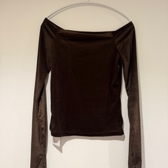 【タグあり新品未使用】BLUE EASTベロアシアーオフショルダー長袖ブラウンMの画像