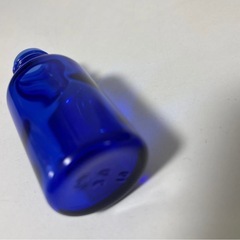 エムボトル キャップ無し 111個 瓶 高さ 7.5cm 小瓶 ガラス瓶 青 ブルー 大量 容器 薬品入れ 保存容器 mw0848の画像