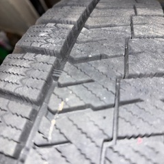 バリ山　ブリヂストン VRX2 スタッドレスタイヤ 215/60R16の画像