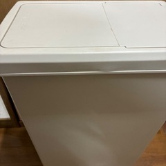 ゴミ箱の画像
