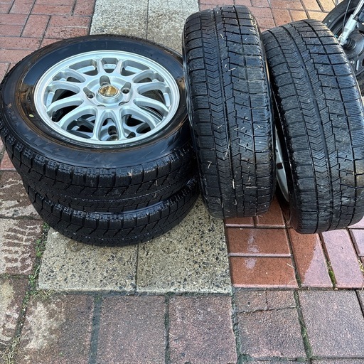 スタッドレスタイヤ　15インチ　ブリザックVRX ステップワゴン　ノア　セレナ