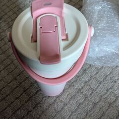 未使用の水筒の画像
