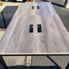 【早い者勝ち❗️】会議テーブル　机　オフィス家具　事務用品　テーブル【同じの2台あ】【240.5×120×72】の画像