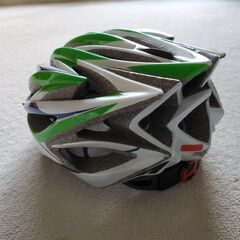 スポーツ自転車向けヘルメットの画像