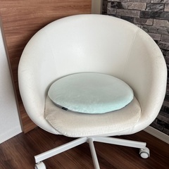 IKEA 回転チェア　白椅子　スクルーヴスタの画像