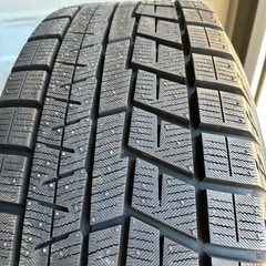 新品同様スタッドレスタイヤ/ホイール4本セットの画像