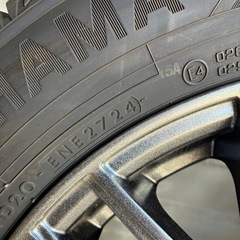 新品同様スタッドレスタイヤ/ホイール4本セットの画像