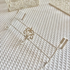 オフホワイトワイヤーバスケット２種　フック　ペーパースタンド　フレンチカントリーの画像