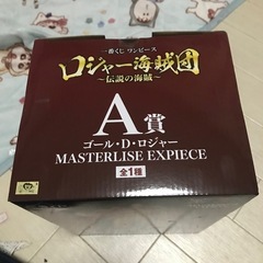 三連休お取り引きできる方優先ロジャーフィギュアとワンピースカードの画像