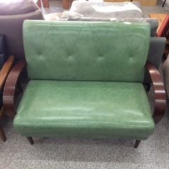 【コンパクトなサイズ】 2人掛けソファ B-COMPANY クールベ 2シーター　ソファ　合皮　肘置き木製：グリーンの画像