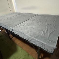 シングルベッドフレーム、マットレスセットの画像