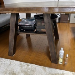 ダイニングテーブルの画像