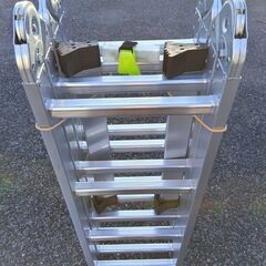 EN131 マルチラダー 伸縮はしご【野田愛宕店】【店頭取引限定】【未使用】管理番号：ITQX3V0J04E8の画像