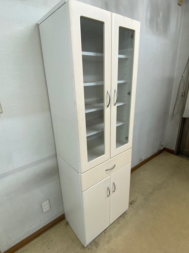 収納棚無料（現地引き取り） 食器棚・洋服収納棚の2点を無料でお譲りします（引き取り希望