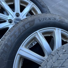 スタッドレスタイヤの画像