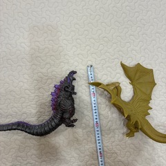 シン・ゴジラとキングギドラのフィギュアの画像