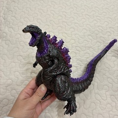 シン・ゴジラとキングギドラのフィギュアの画像