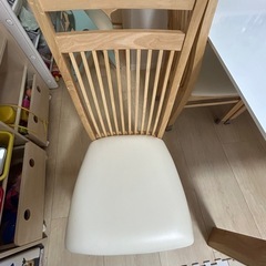 ダイニングテーブルセット（椅子4脚付き）の画像