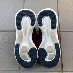 23.5cm チャンピオン スニーカー　ベロア　えんじ色　あったか　スリッポンにもなるの画像