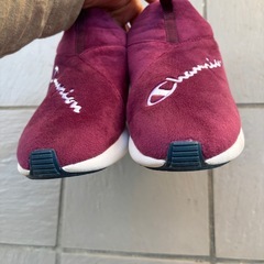 23.5cm チャンピオン スニーカー　ベロア　えんじ色　あったか　スリッポンにもなるの画像