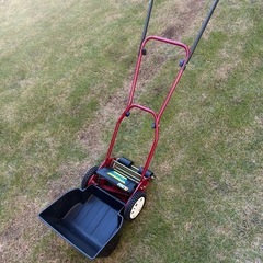 手動芝刈り機の画像