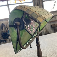 古いステンドグラスのライトの画像