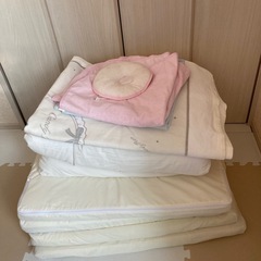 ベビーベッド（KATOJI）　お布団のセット　おまけ　防水シーツ２枚の画像