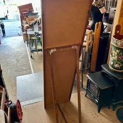 スタンドミラー 全身鏡 姿見 鏡 ミラー ウォールナット 突板 木目 木製 茶色 ブラウン 自立式 折りたたみ 北欧 モダン ナチュラル シンプル カフェ風 インテリア 家具 玄関 寝室の画像