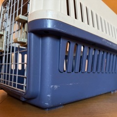 小型犬もしくは猫用 アイリスオーヤマ エアトラベルキャリー 中古品 (バリケン、クレート) の画像