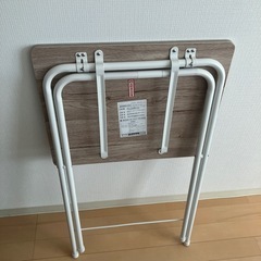 折りたたみテーブルの画像