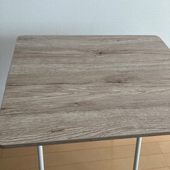 折りたたみテーブルの画像